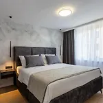 Izis Centar Pule Apartment *