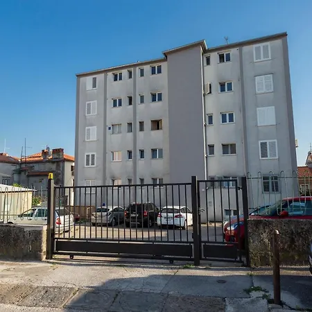 Apartment Izis Centar Pule